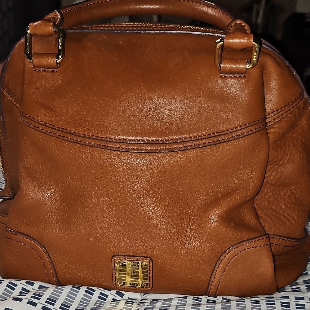 Elegant Brown Leather Handbag